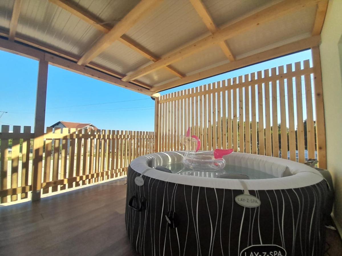 Tiny House Lily With Jacuzzi Appartement Sveti Filip i Jakov Buitenkant foto