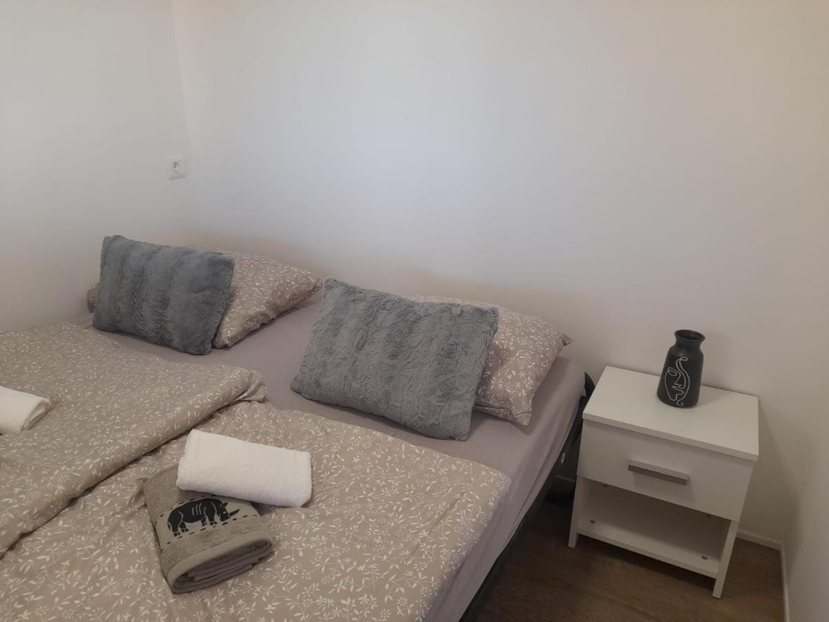 Tiny House Lily With Jacuzzi Appartement Sveti Filip i Jakov Buitenkant foto