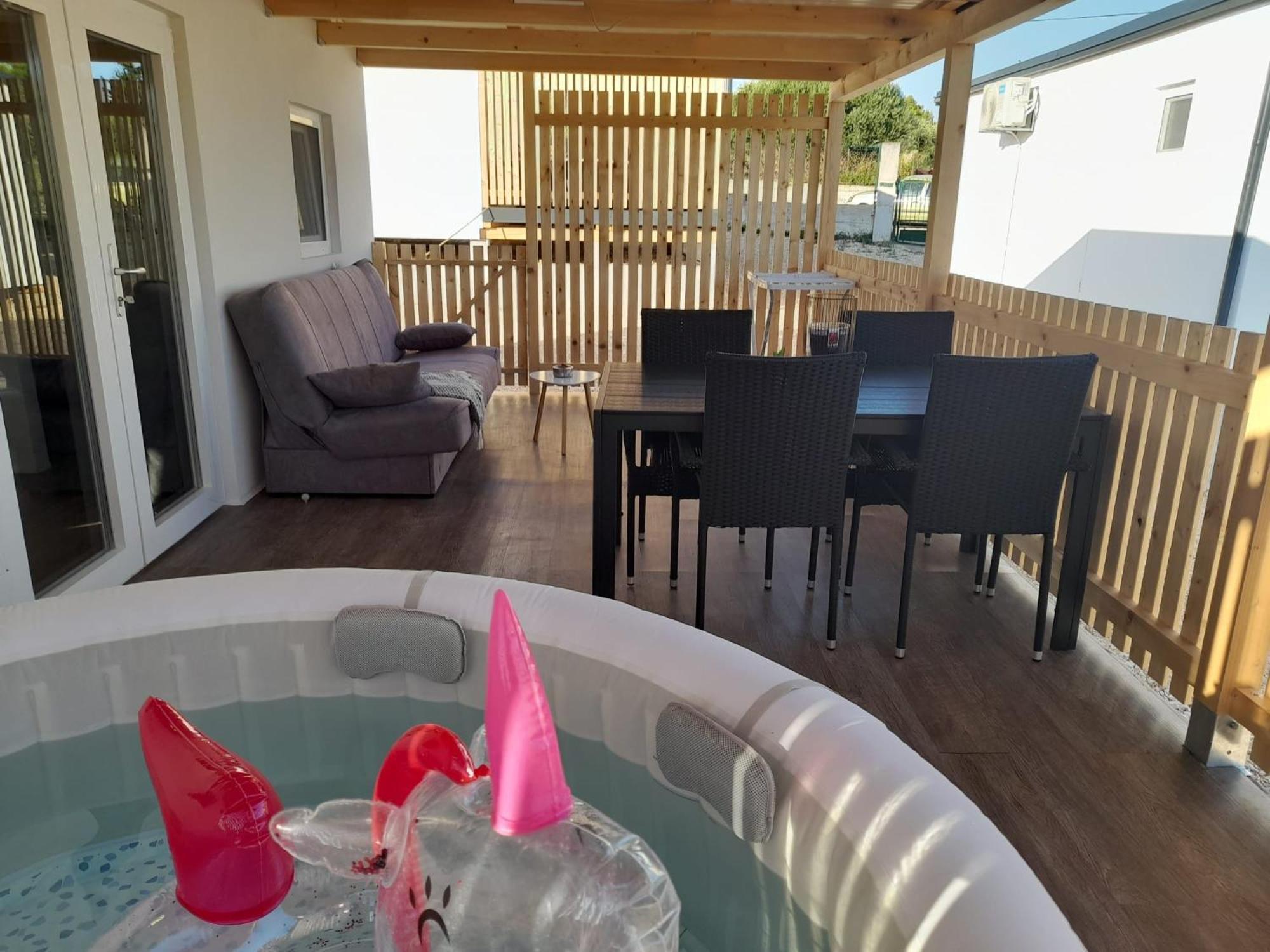 Tiny House Lily With Jacuzzi Appartement Sveti Filip i Jakov Buitenkant foto