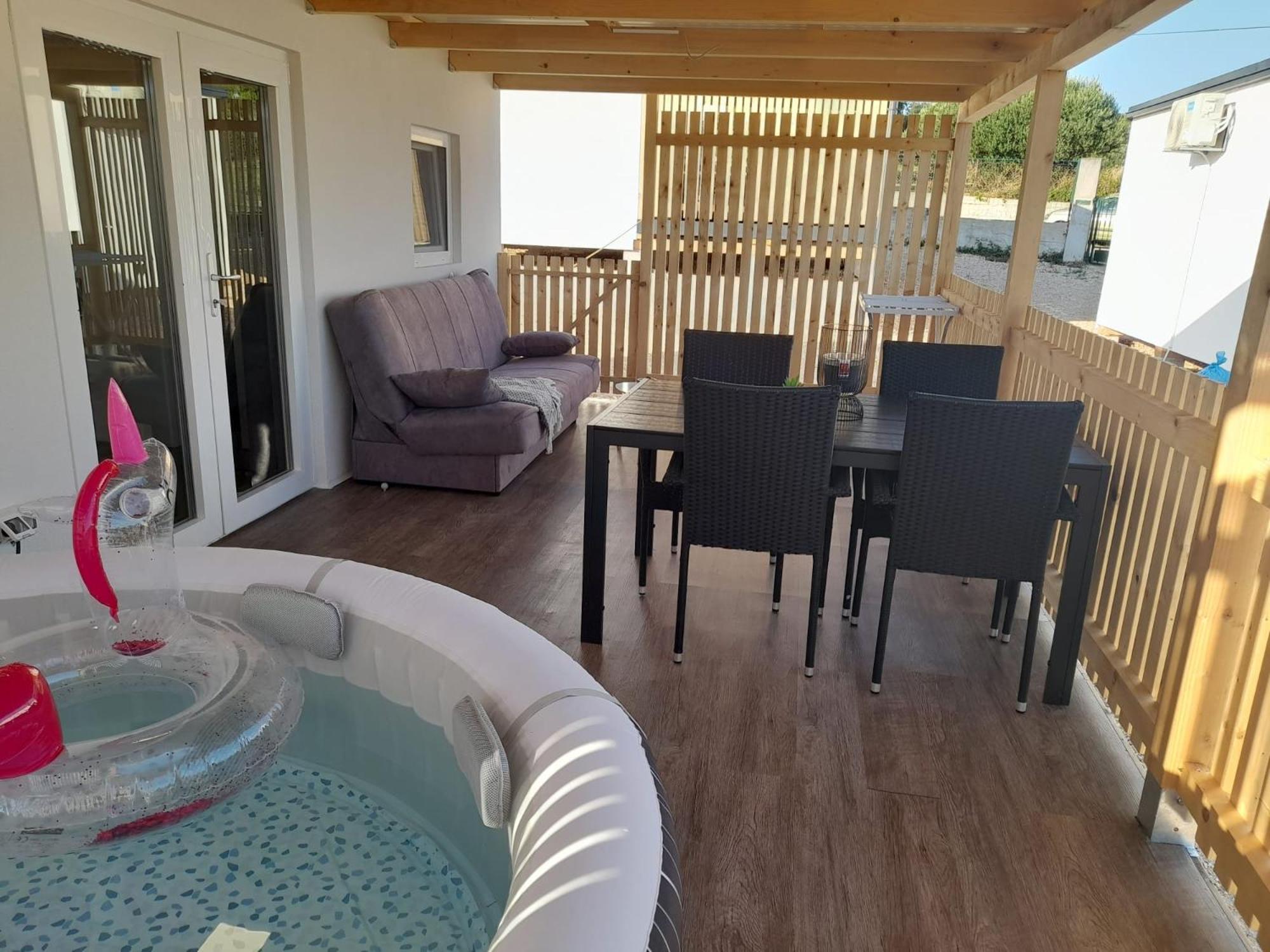 Tiny House Lily With Jacuzzi Appartement Sveti Filip i Jakov Buitenkant foto