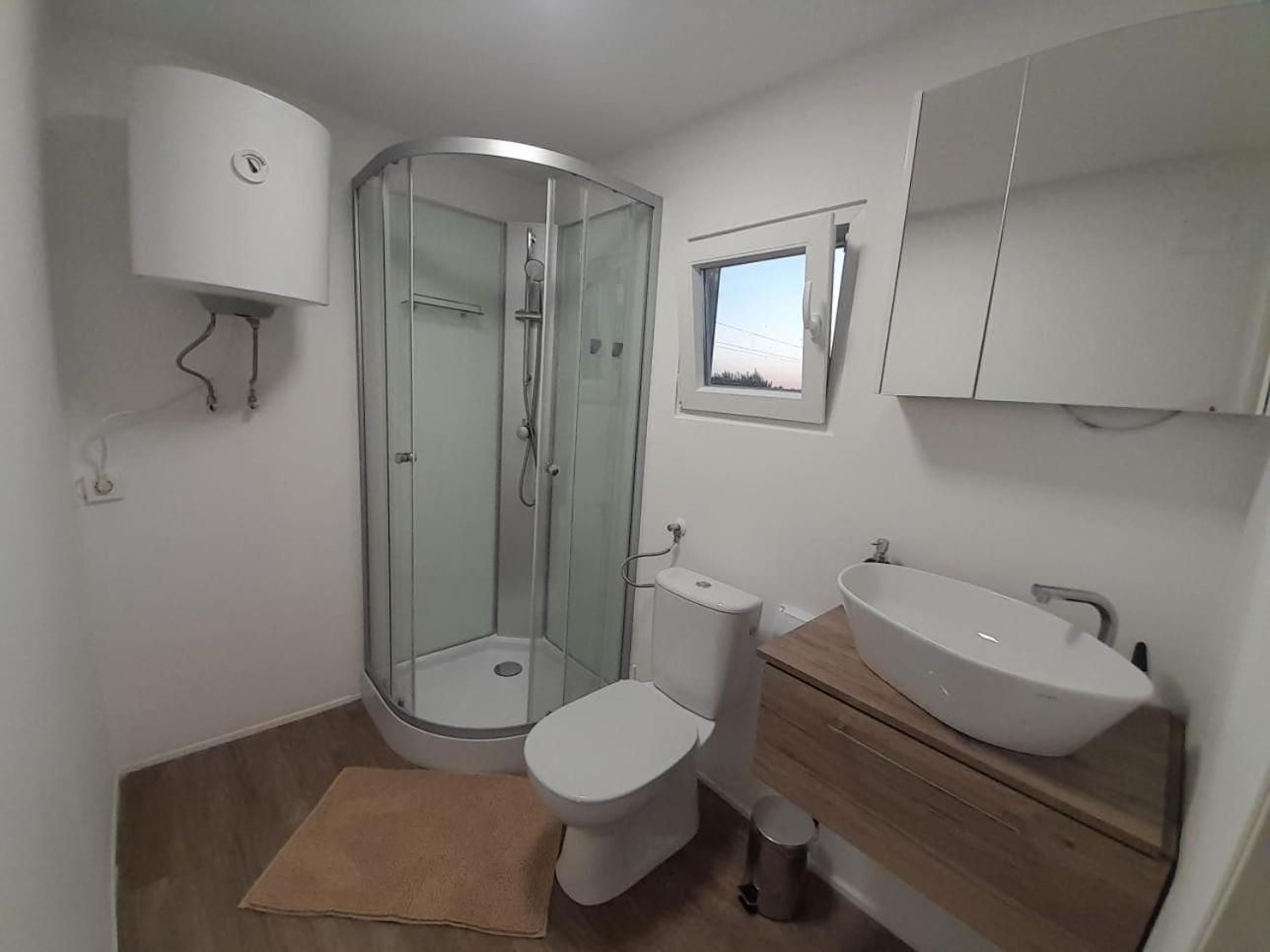 Tiny House Lily With Jacuzzi Appartement Sveti Filip i Jakov Buitenkant foto
