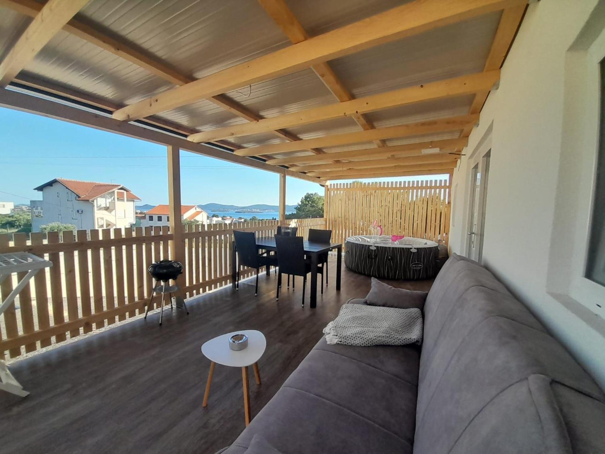 Tiny House Lily With Jacuzzi Appartement Sveti Filip i Jakov Buitenkant foto