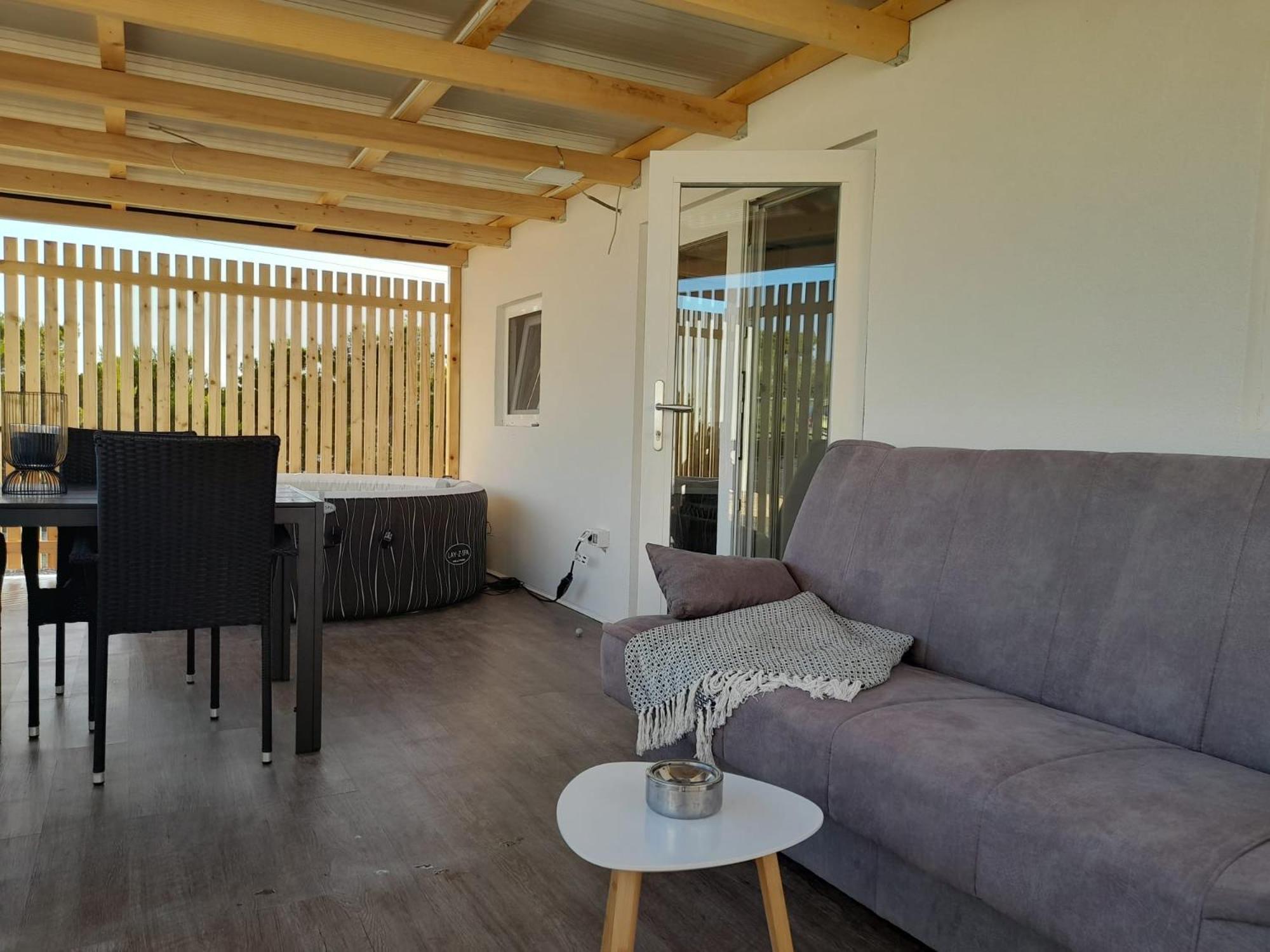 Tiny House Lily With Jacuzzi Appartement Sveti Filip i Jakov Buitenkant foto