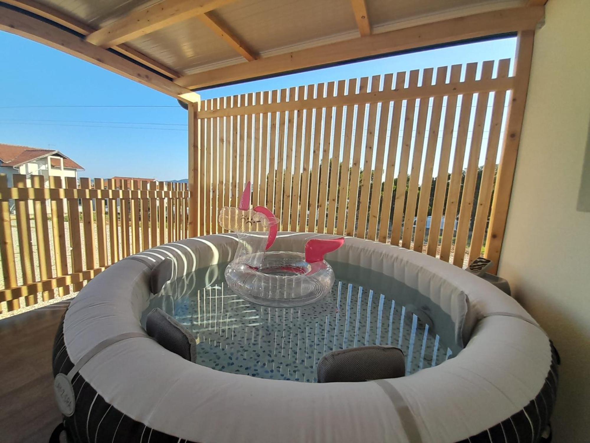 Tiny House Lily With Jacuzzi Appartement Sveti Filip i Jakov Buitenkant foto